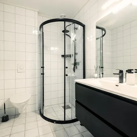 Sentrumsnaer Med Havutsikt Appartement *